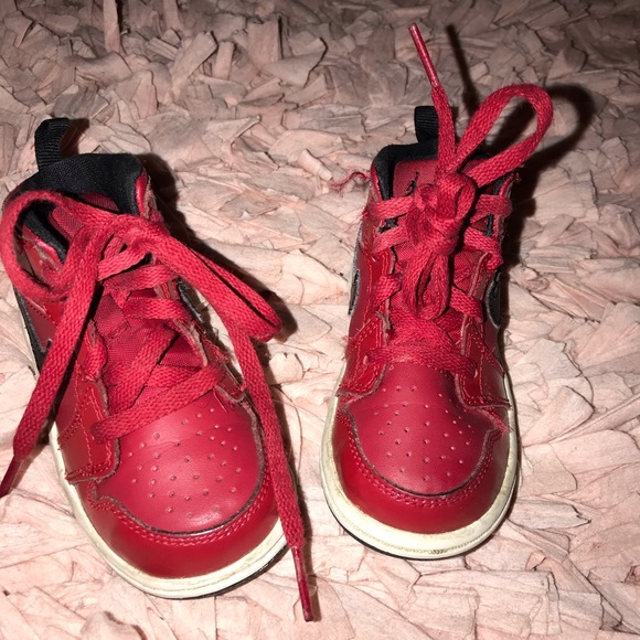 red jordan baby shoes
